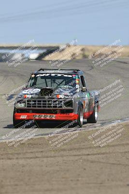 media/Sep-28-2025-24 Hours of Lemons (Sun) [[5dfe0e5f6e]]/12pm (Outside Grapevine)/